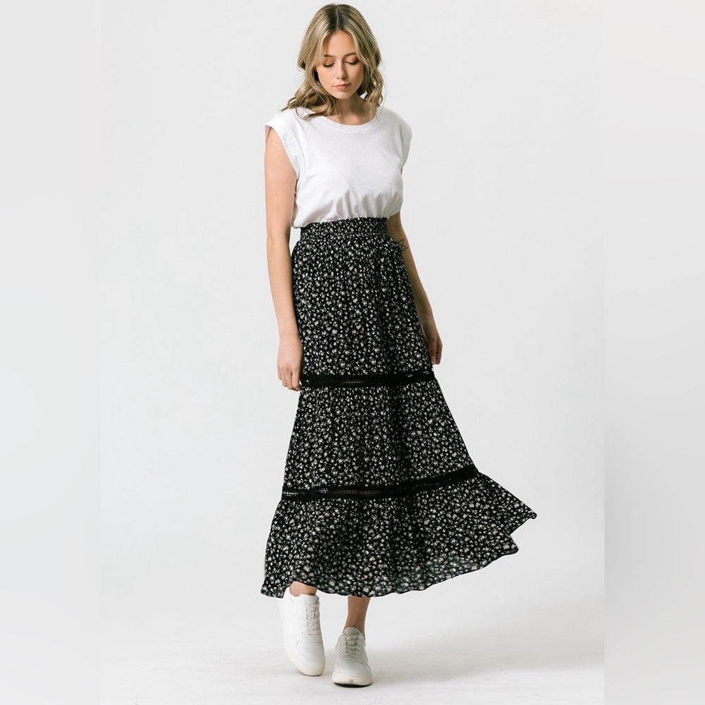 Beautiful flower gauze tiered skirt